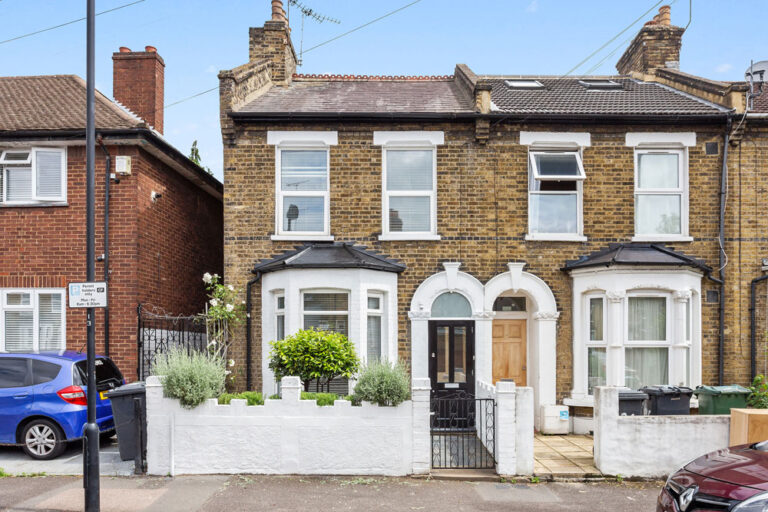 Leslie Road, Leytonstone E11 Theydons