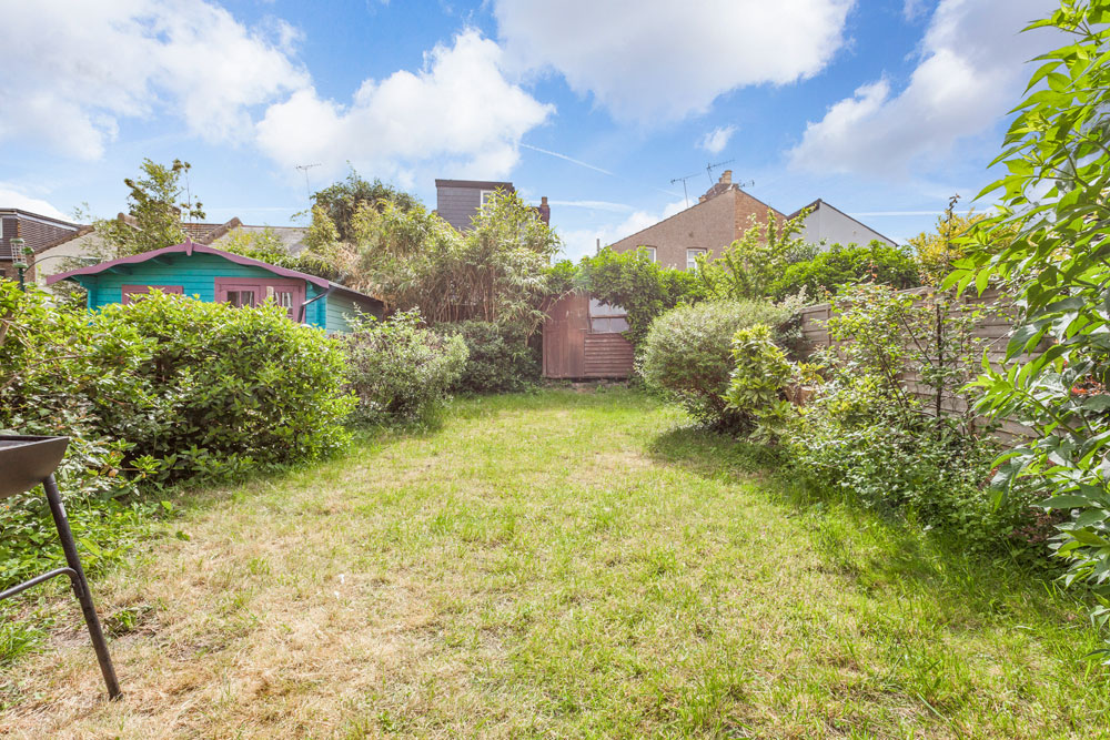 Wellington Road, Wanstead E11 Theydons