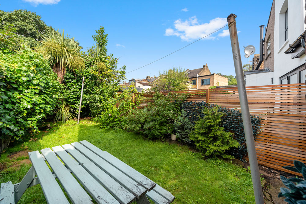 Mornington Road, Bushwood Area E11 Theydons