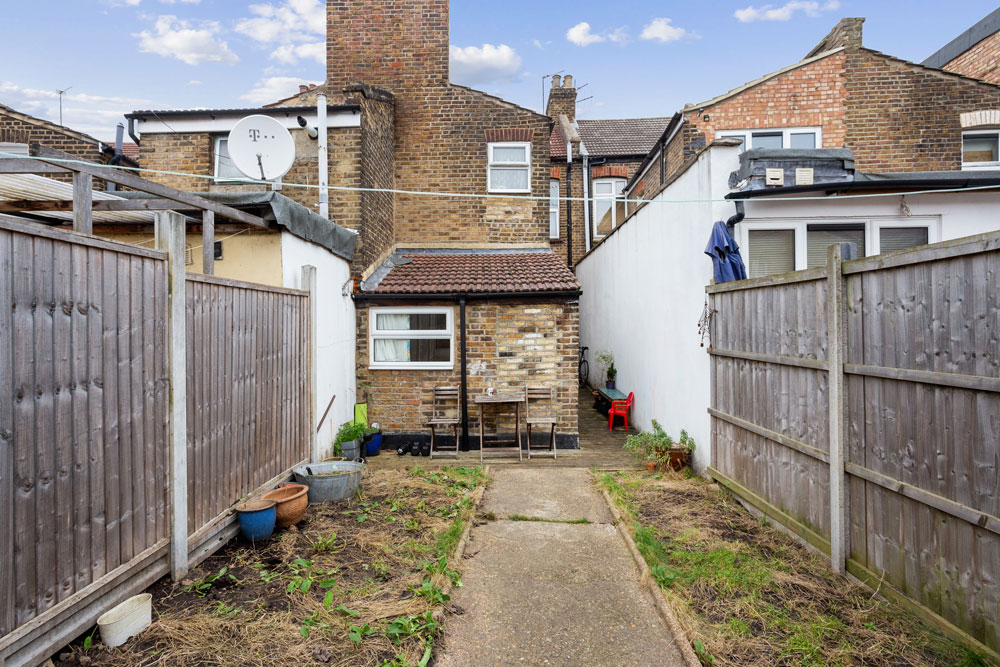 Lindley Road, Leyton, E10 Theydons