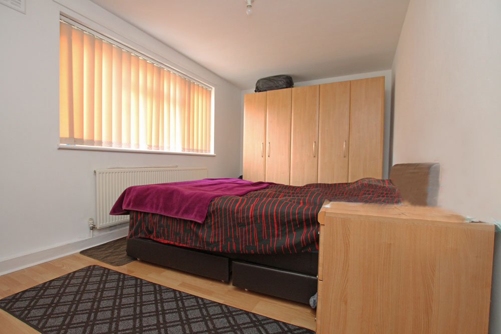 Brading Crescent, Aldersbrook E11 Theydons